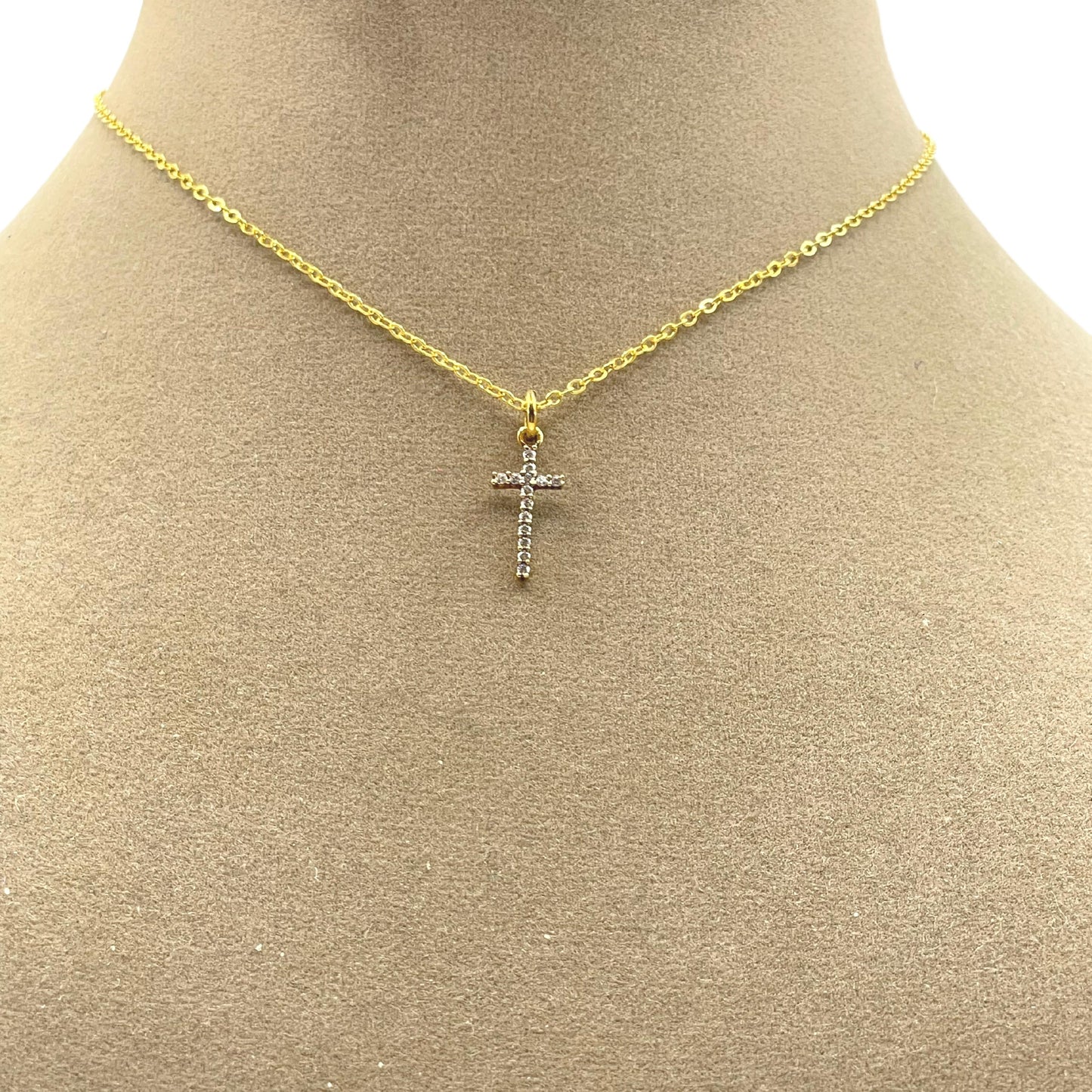 Collar con cruz de Zirconias