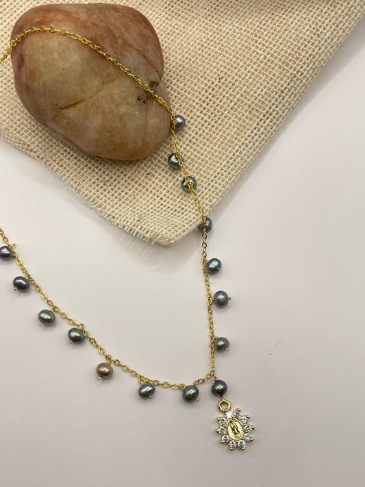 Collar Perlas gris y Virgen de Guadalupe con zirconias