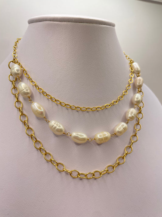 Collar triple con Perlas y cadena goldfilled